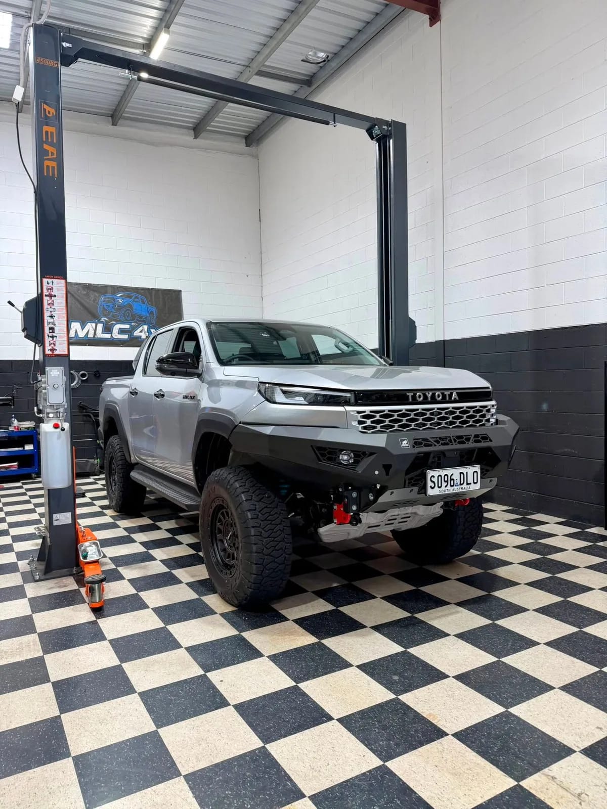 3" Lift & 33" Wheel Package - Toyota Hilux N90