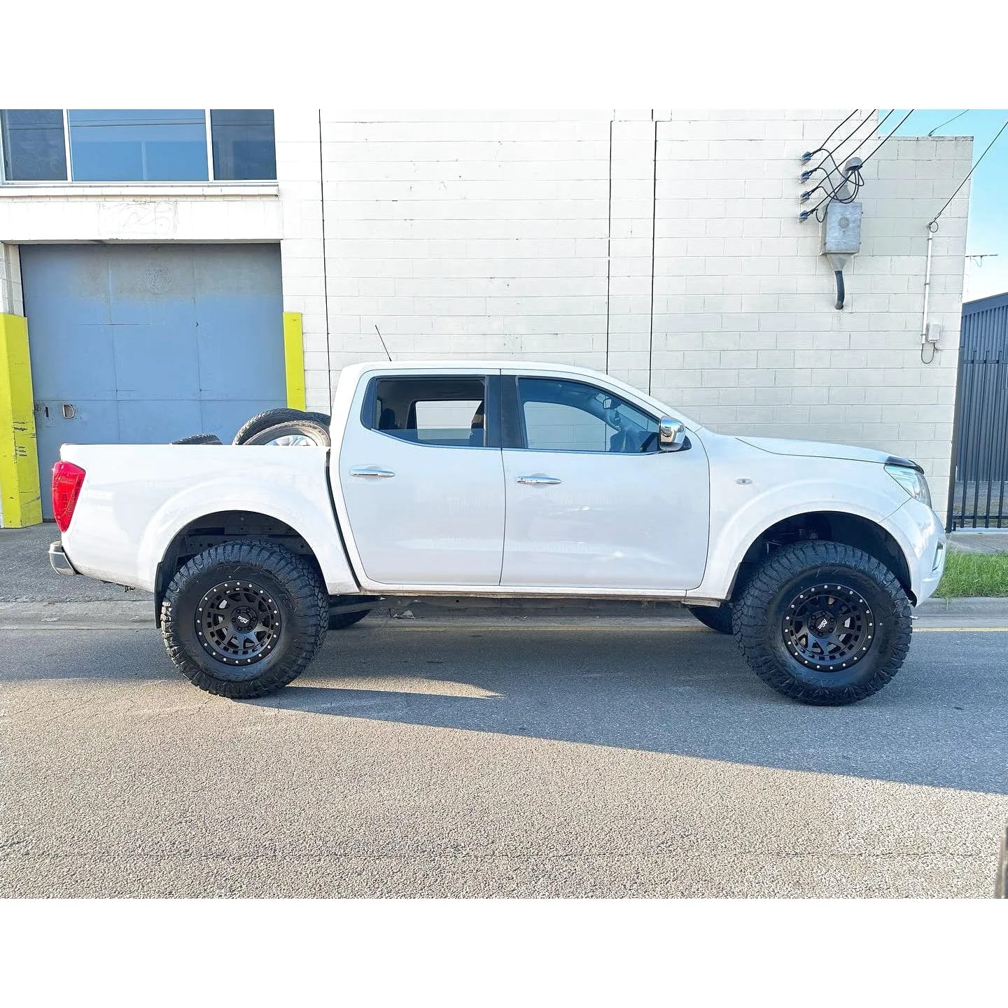 FOX 2-3" Suspension Lift Kit - Nissan Navara NP300