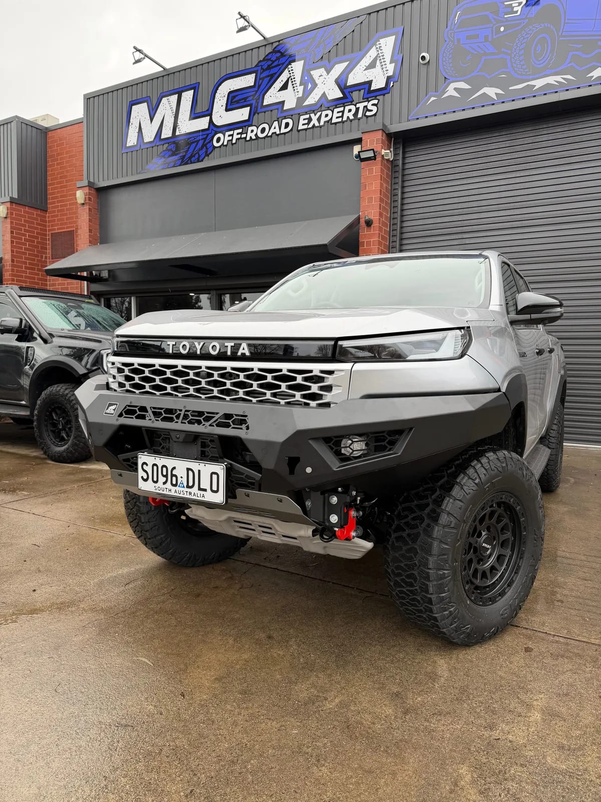 3" Lift & 33" Wheel Package - Toyota Hilux N90