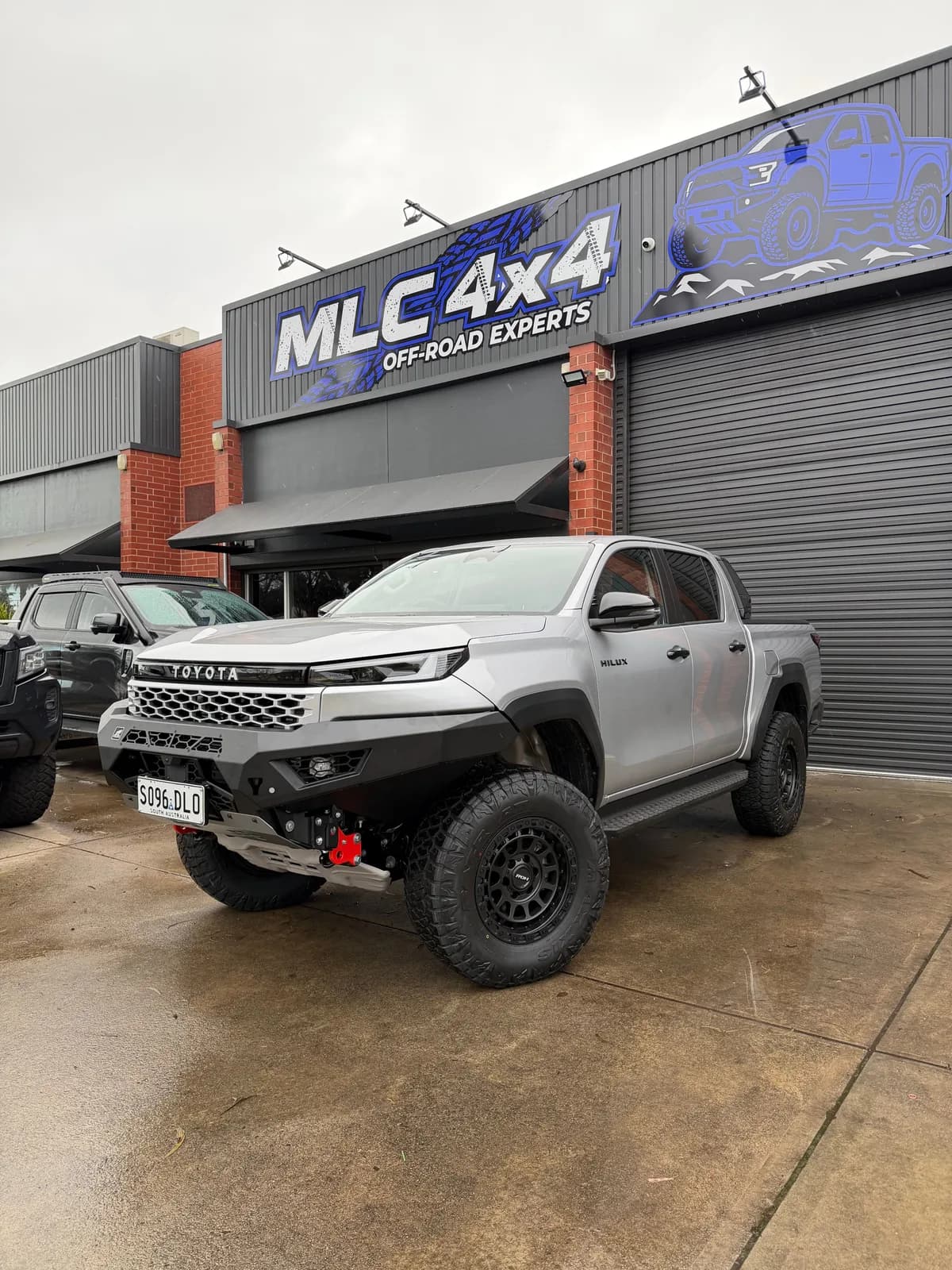 3" Lift & 33" Wheel Package - Toyota Hilux N90