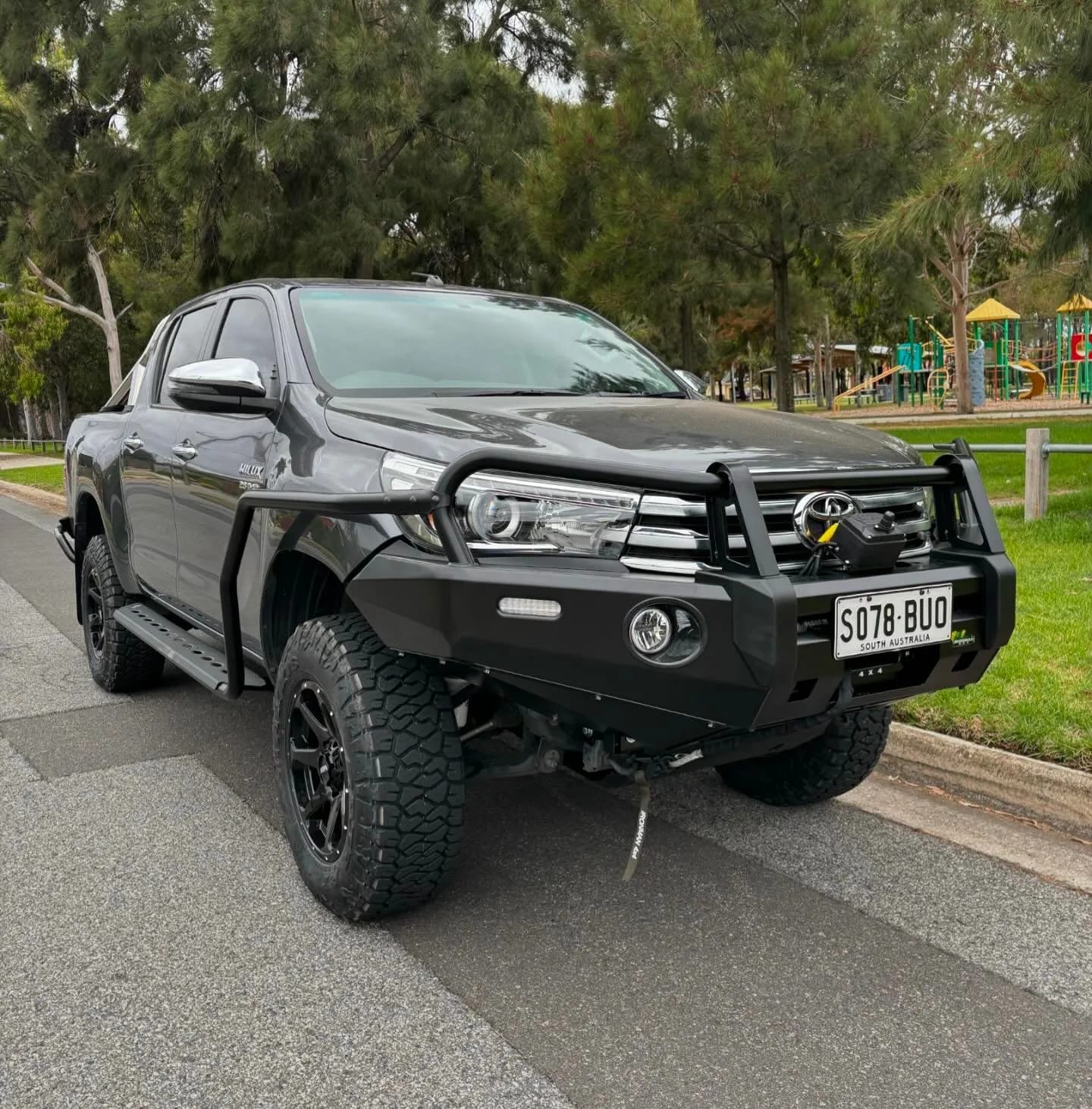Ironman Commercial Deluxe Bullbar