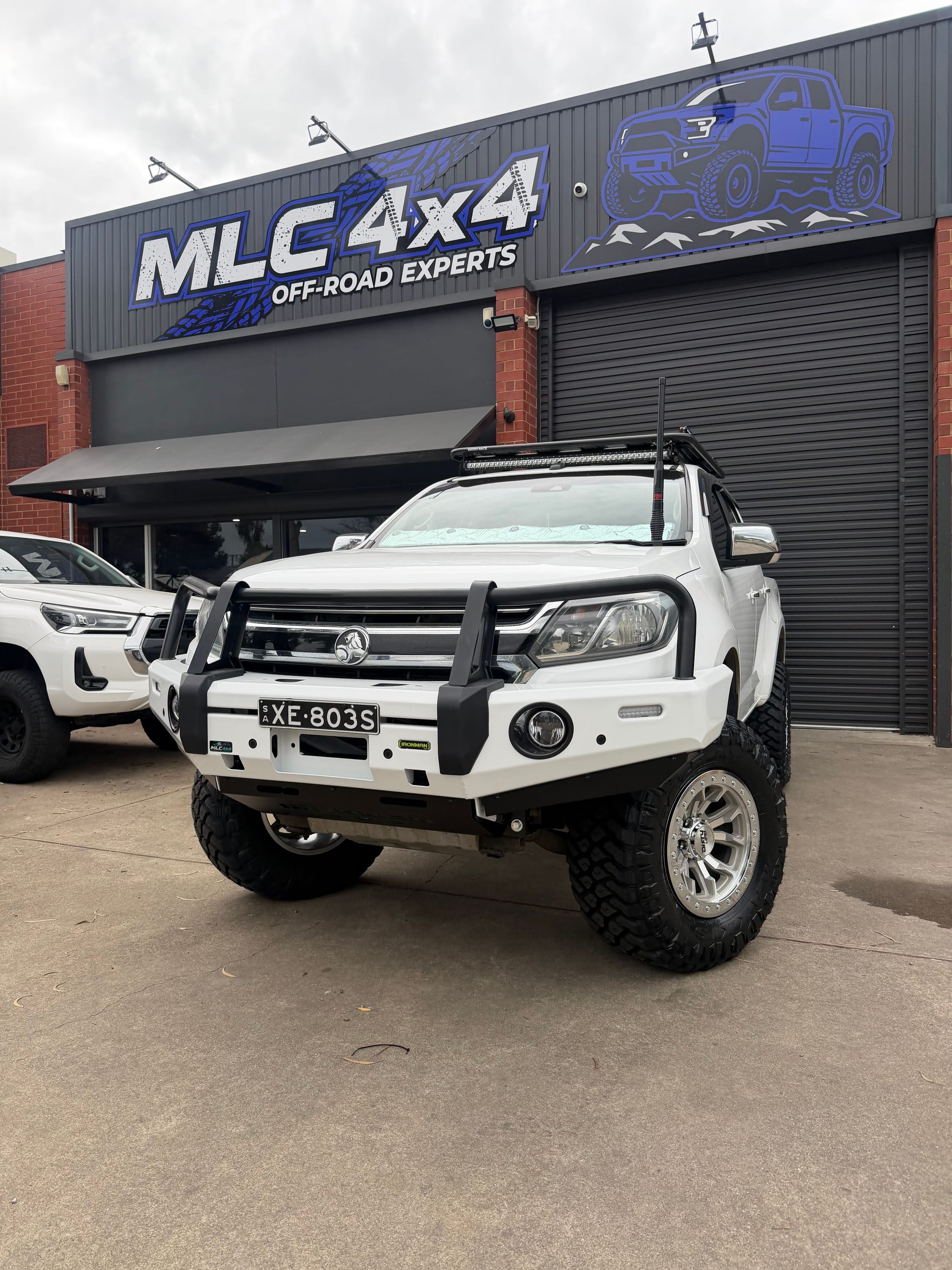 Ironman Commercial Deluxe Bullbar